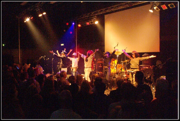 604x406 pixels (145K)