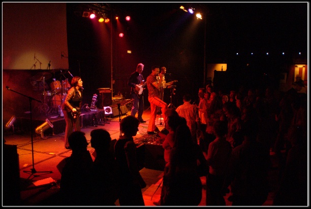 604x406 pixels (88K)