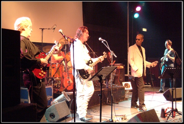 604x406 pixels (129K)