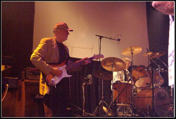 604x406 pixels (142K)