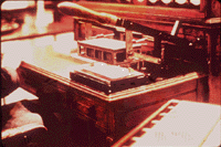 077.gif (24286 bytes)
