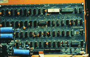 apple_1_board.gif (14990 bytes)